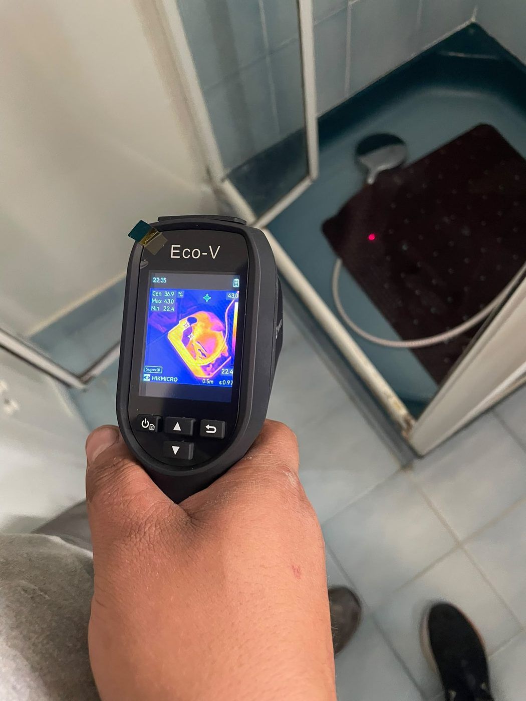 Détection à la caméra thermique dans une salle de bain