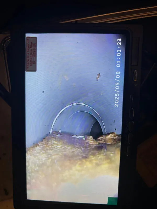 Inspection caméra détectant un bouchon dans une canalisation — diagnostic plombier